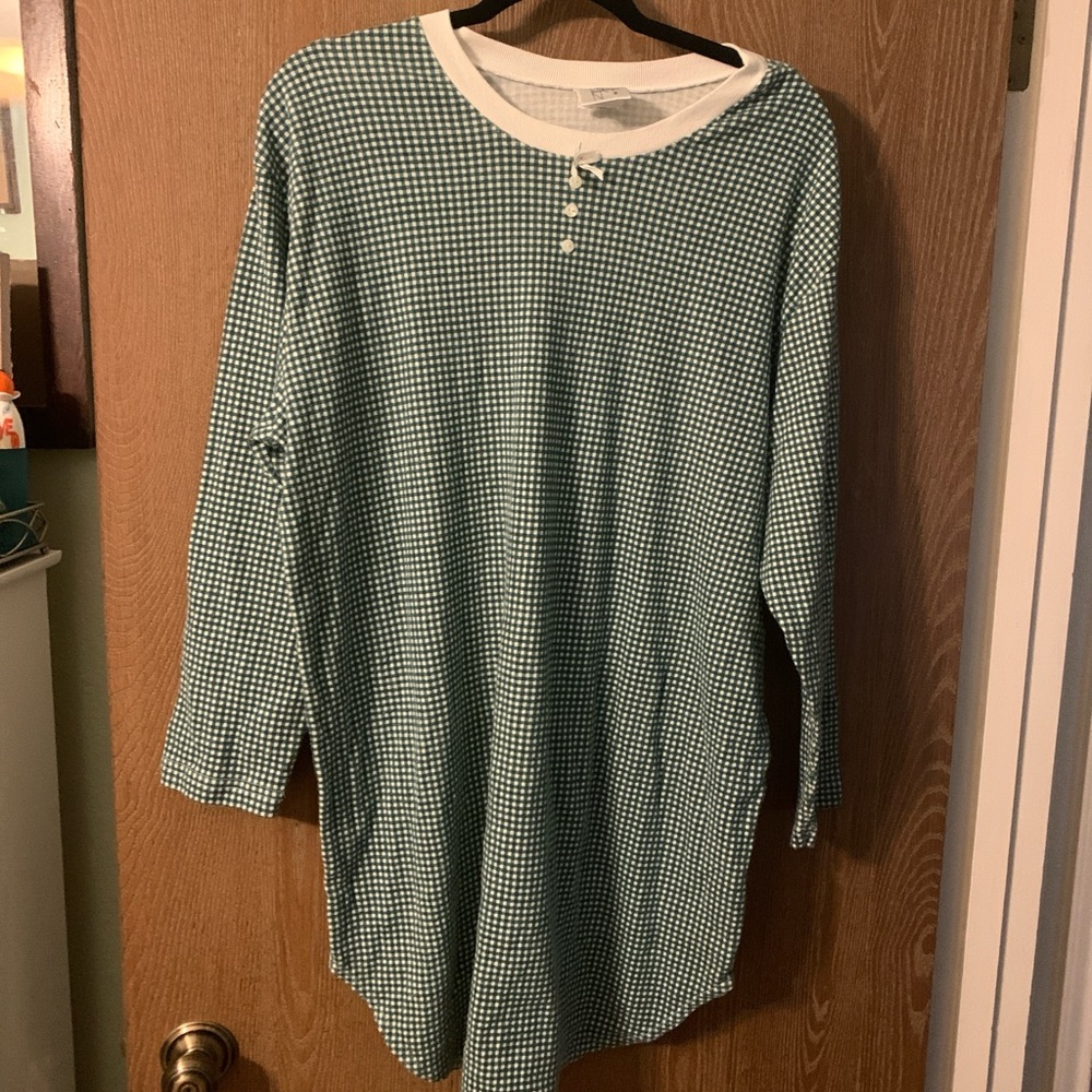 Vintage Karen Neuburger long sleeve green and white night gown